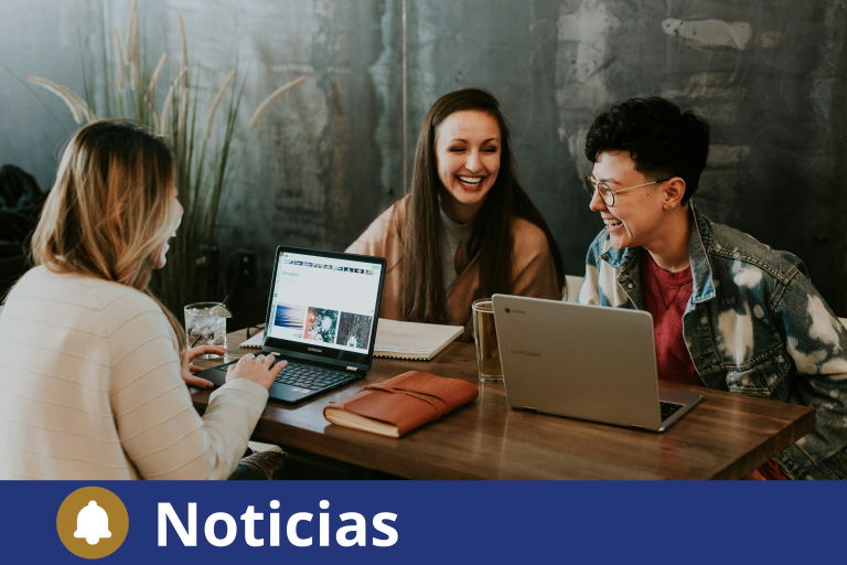 Personas estudiando